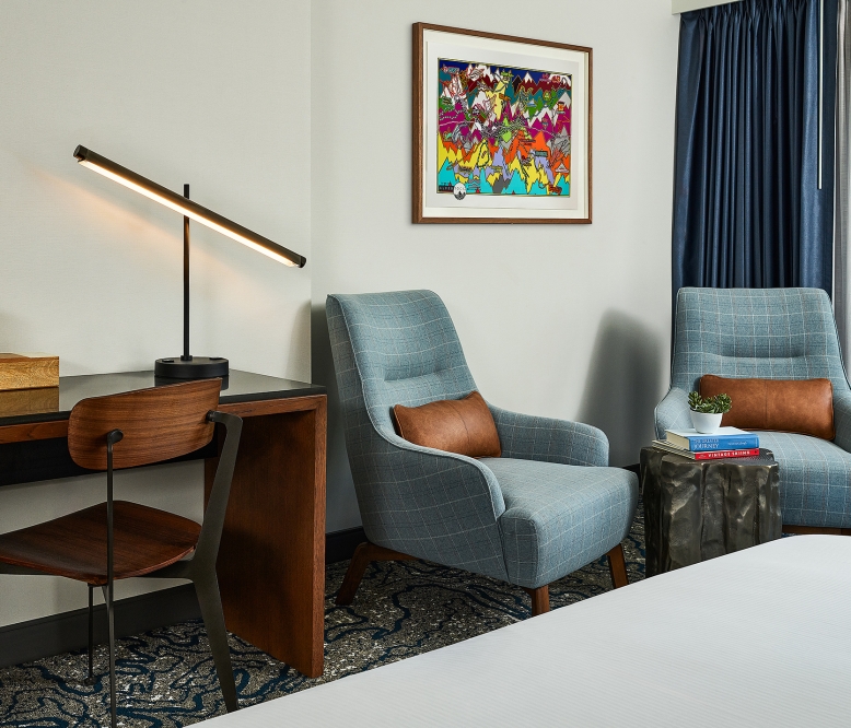 Breckenridge Curio Alpenrock Double King Sitting Area