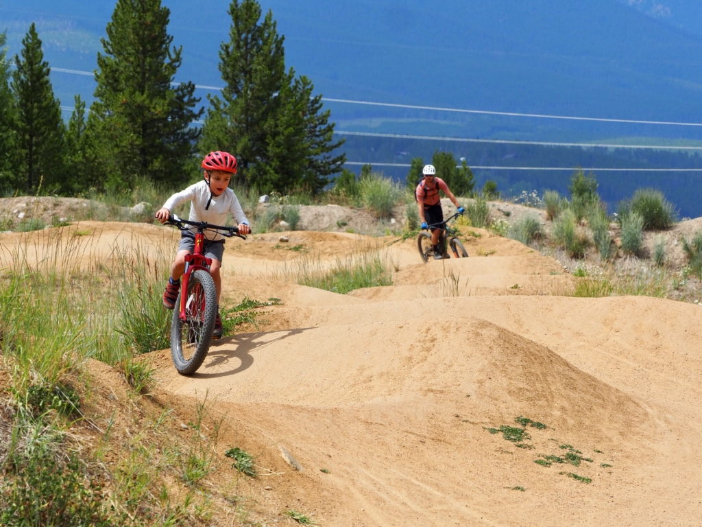 family biking in breckenridge
